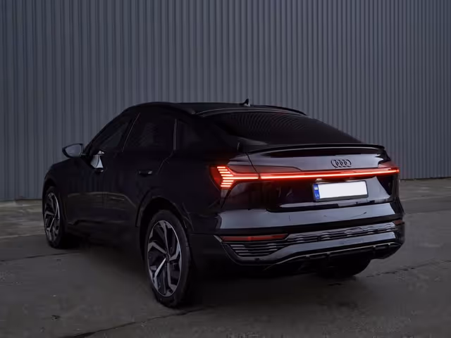 Audi Q8 e-tron - фото 4