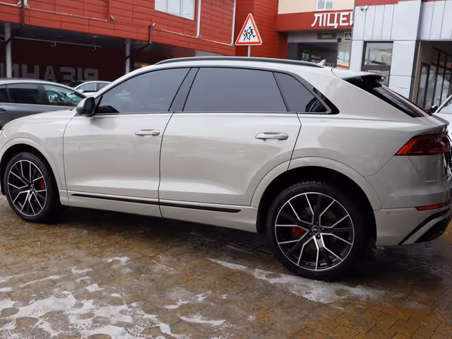 Audi Q8 - фото 4
