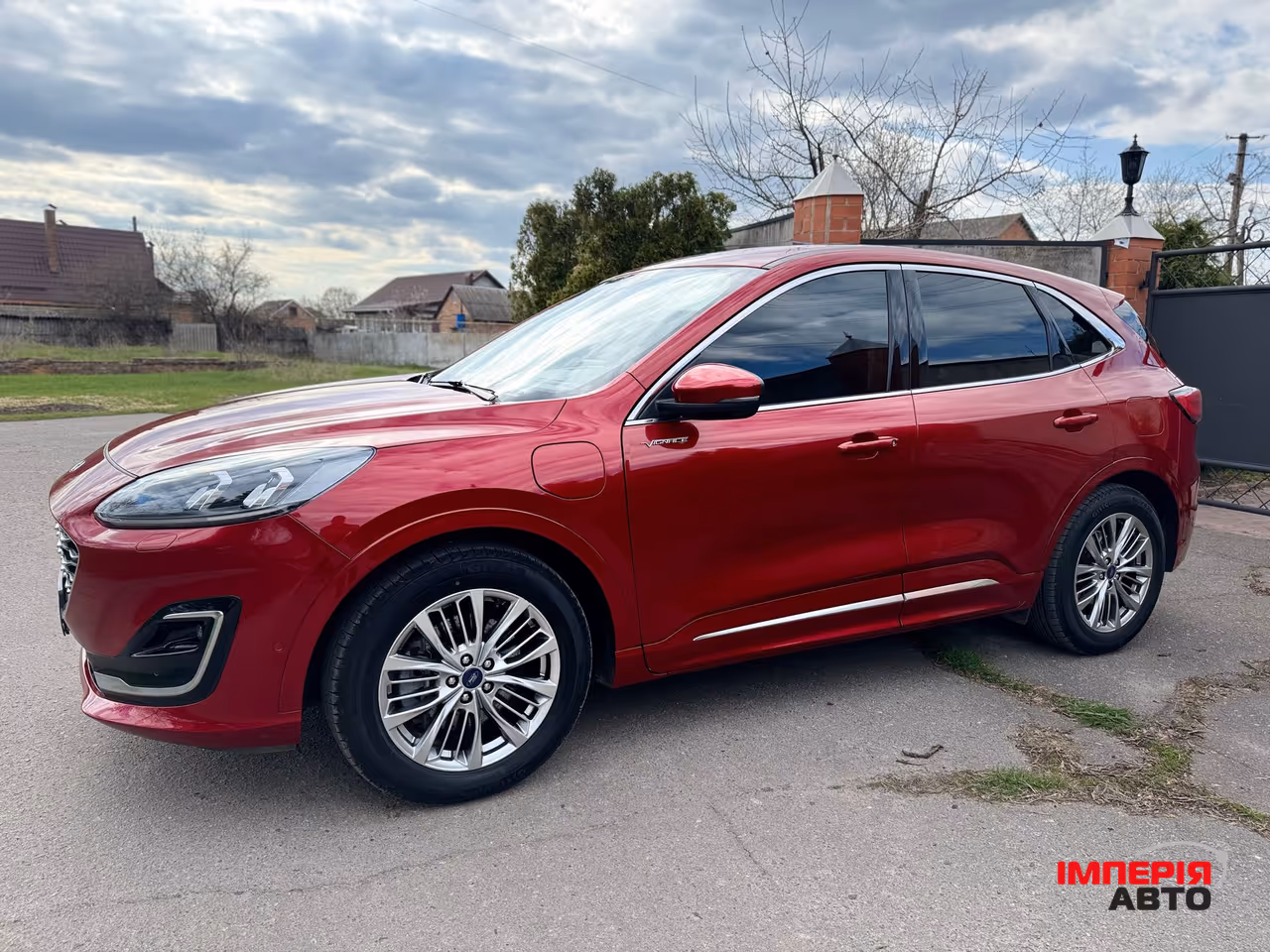 Ford Kuga - фото 1