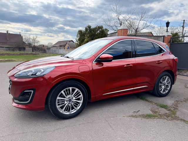 Ford Kuga - фото 1