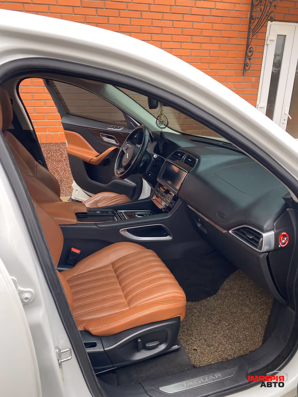 Jaguar F-Pace - фото 8