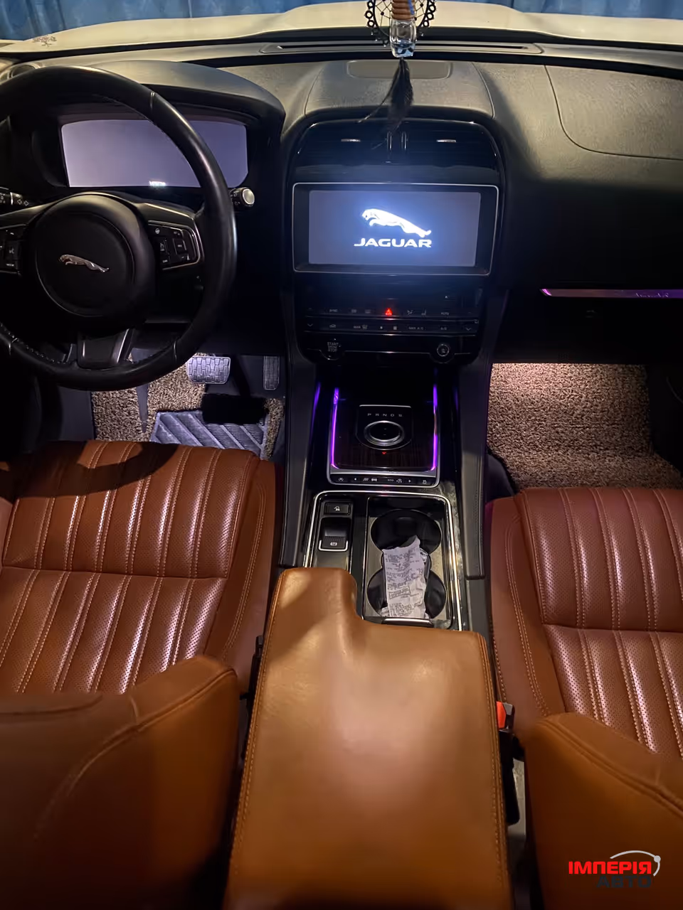 Jaguar F-Pace - фото 15