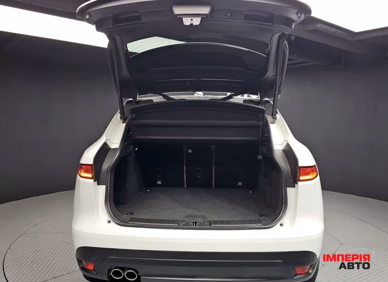 Jaguar F-Pace - фото 12