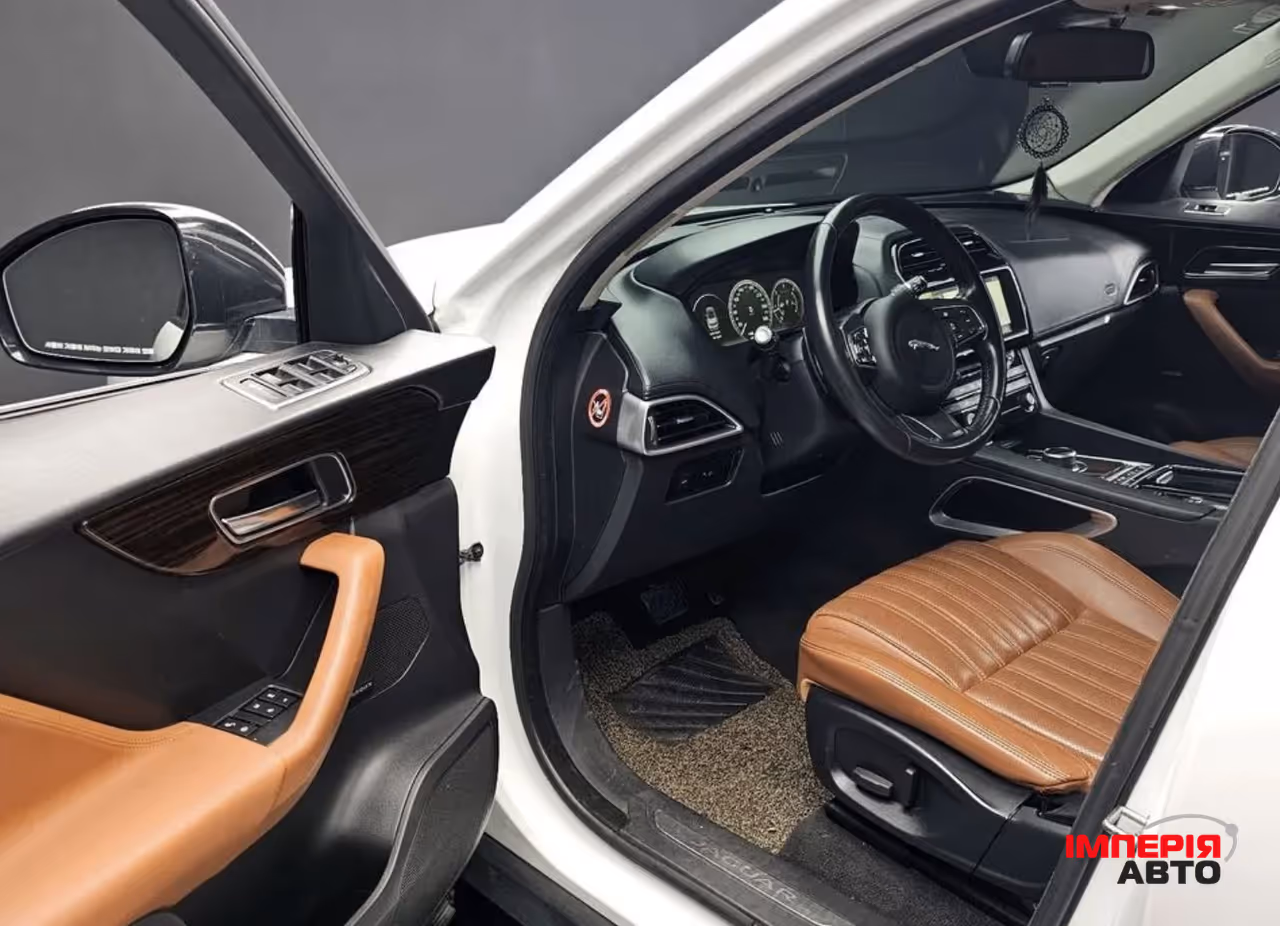 Jaguar F-Pace - фото 4