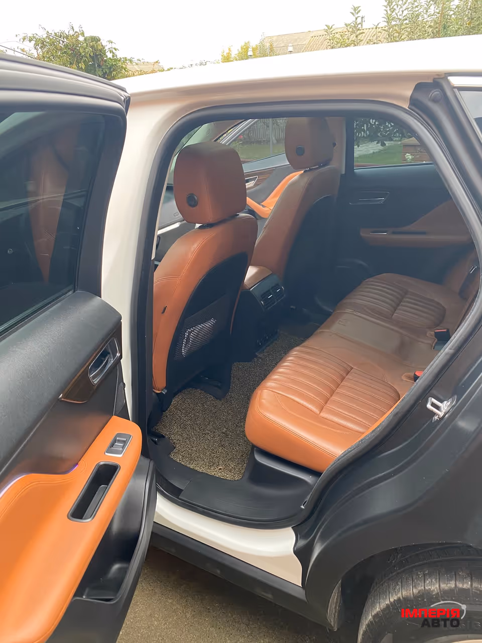 Jaguar F-Pace - фото 9