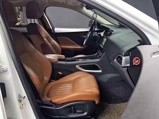 Jaguar F-Pace - фото 5