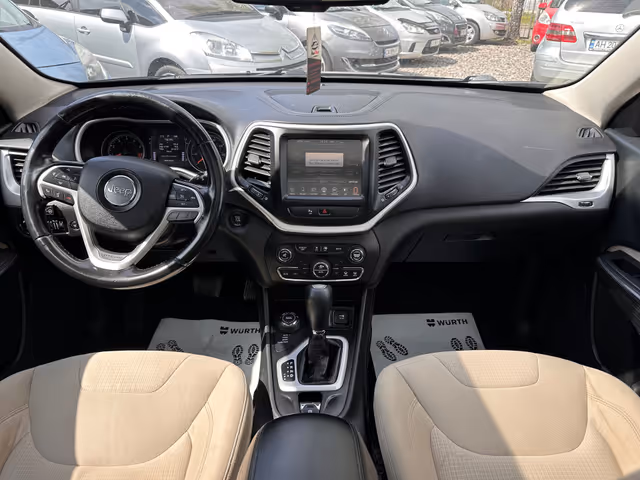 Jeep Cherokee - фото 4