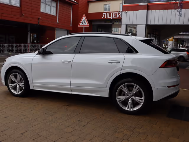 Audi Q8 - фото 4