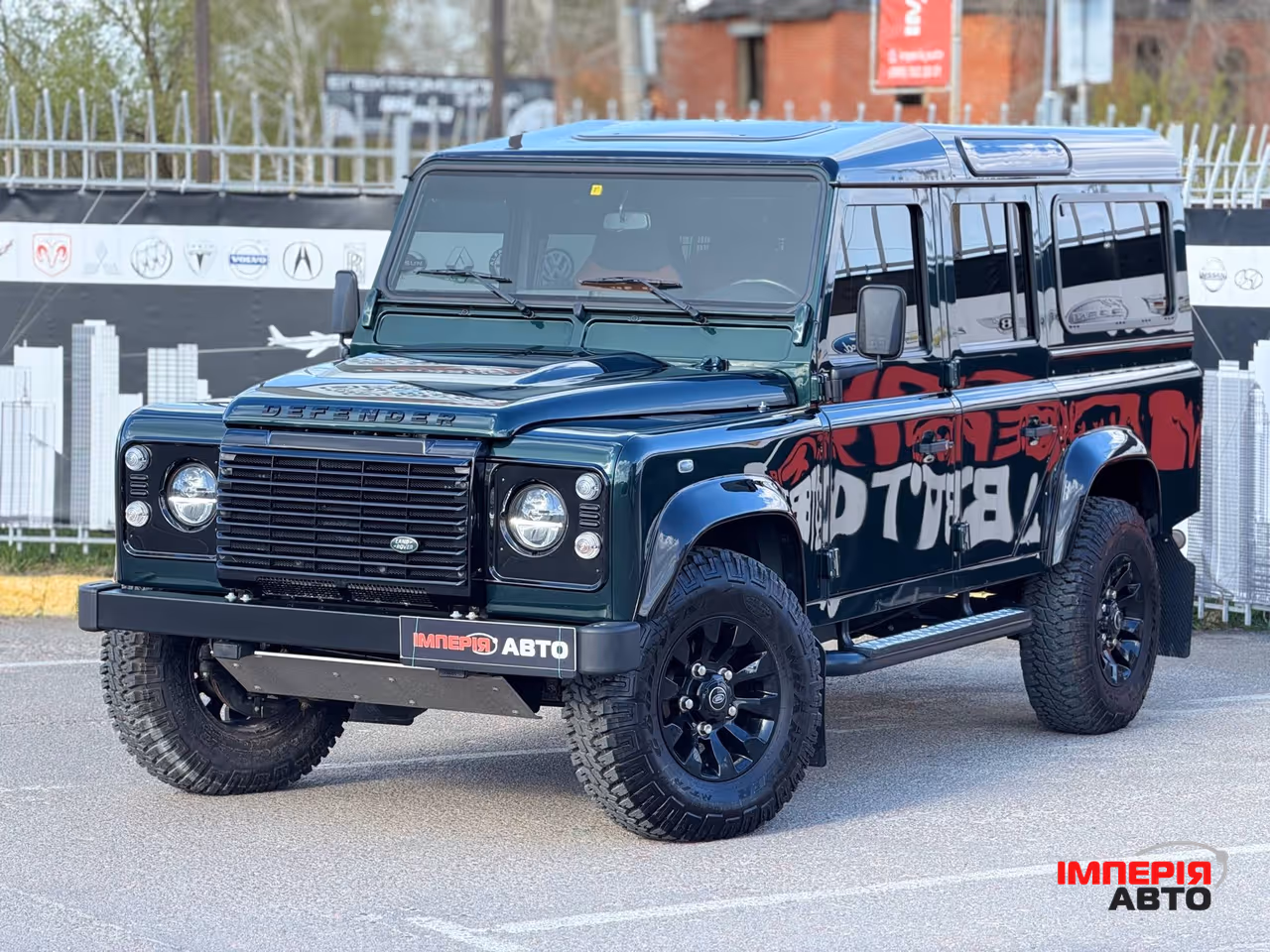 Land Rover Defender - фото 1