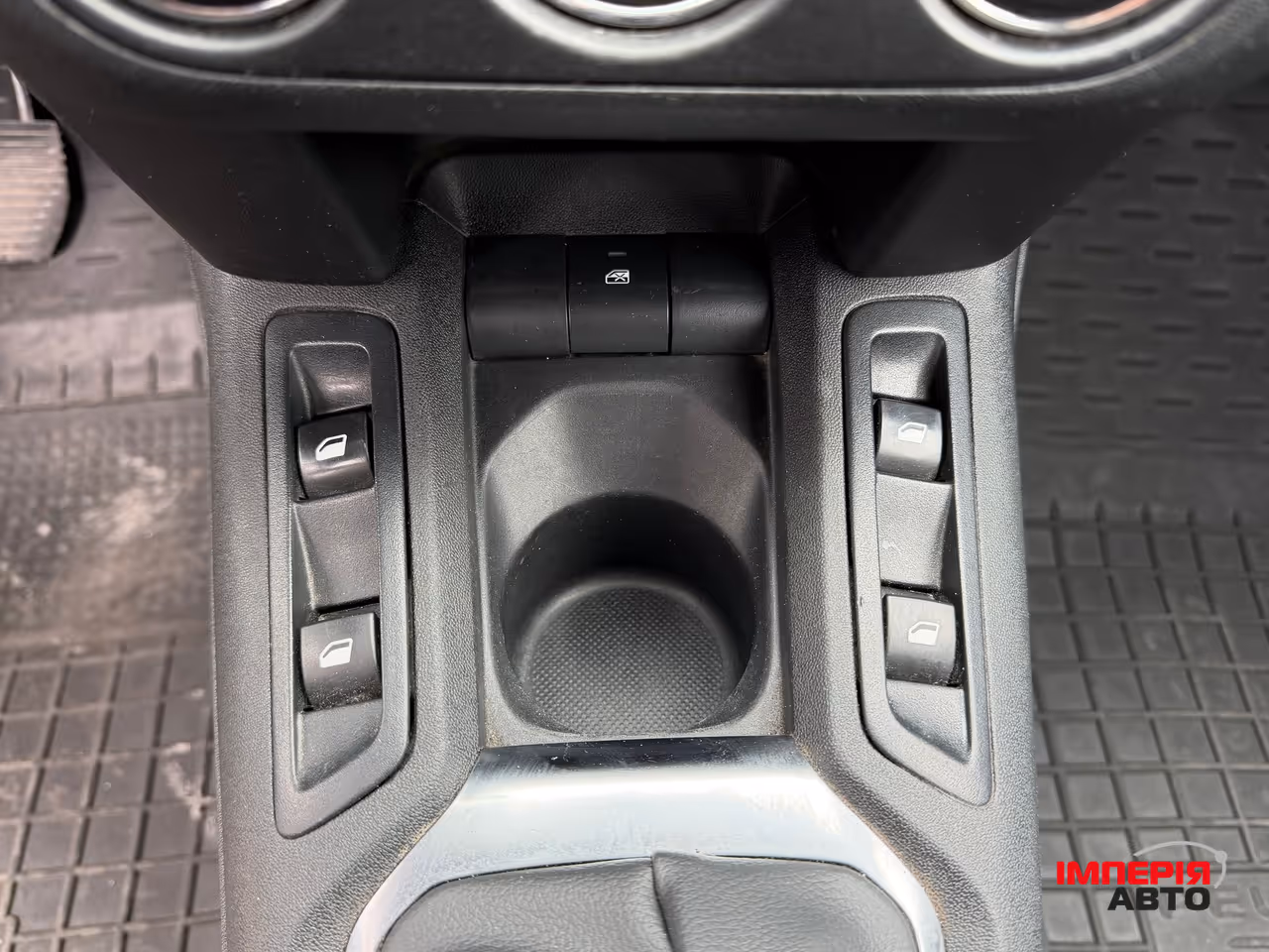 Peugeot 301 - фото 11