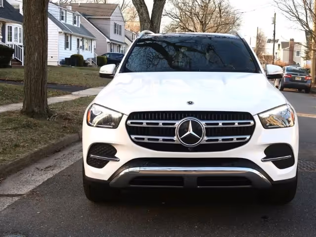 Mercedes-Benz GLE - фото 1