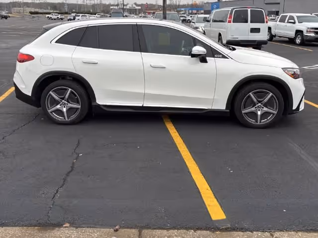 Mercedes-Benz EQE SUV - фото 5