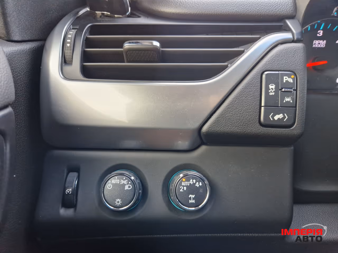Chevrolet Tahoe - фото 15