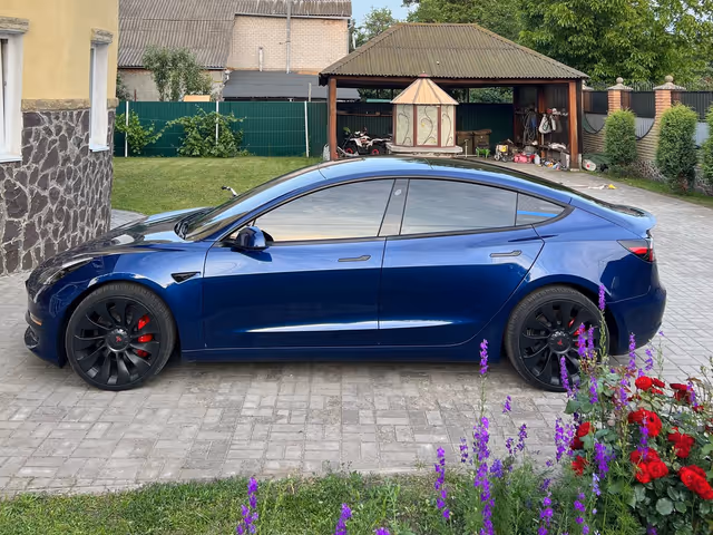 Tesla Model 3 - фото 3