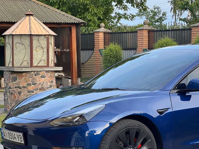 Tesla Model 3 - фото 1