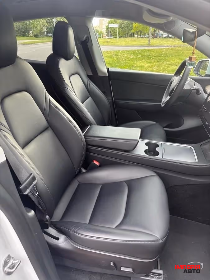 Tesla Model Y - фото 8