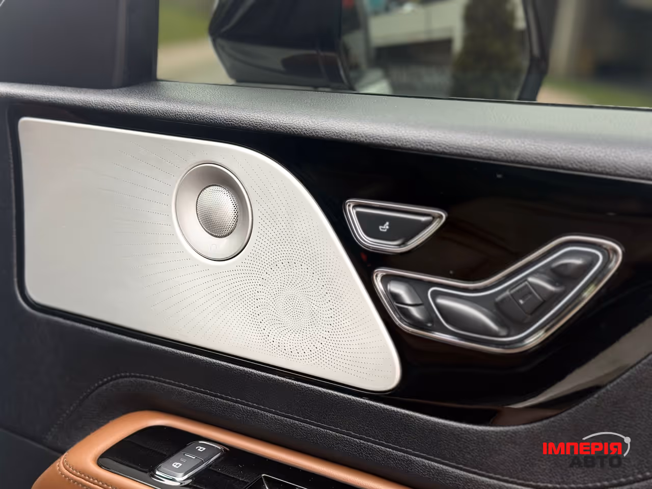 Lincoln Aviator - фото 39