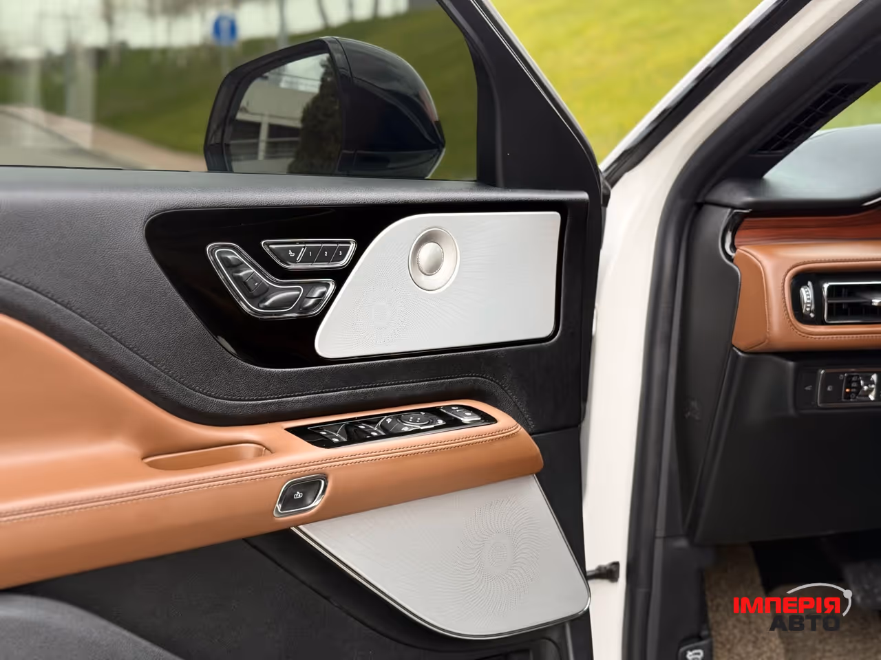 Lincoln Aviator - фото 33