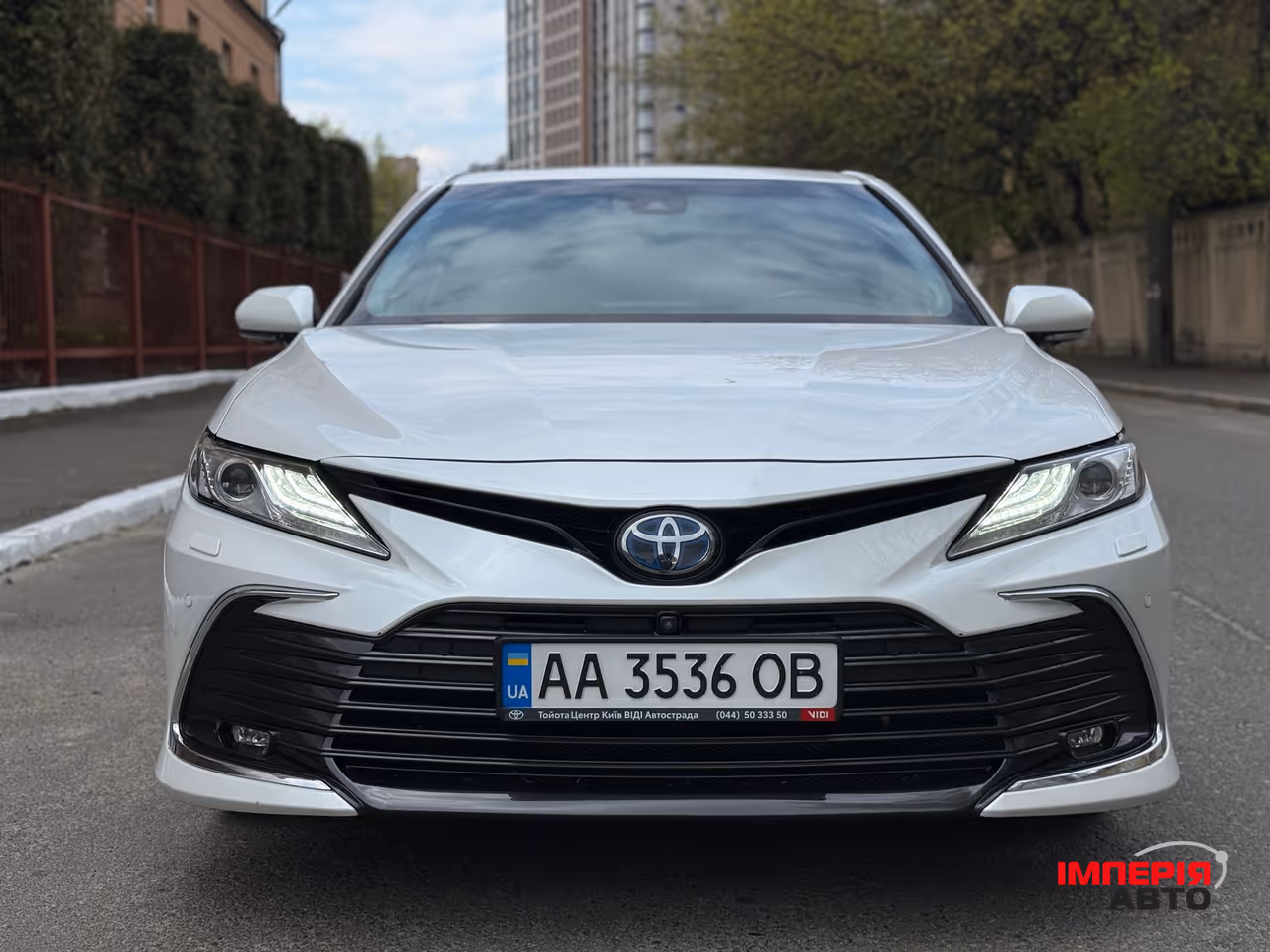 Toyota Camry - фото 2