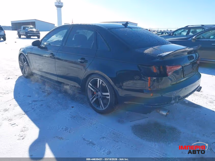 Audi A4 - фото 4