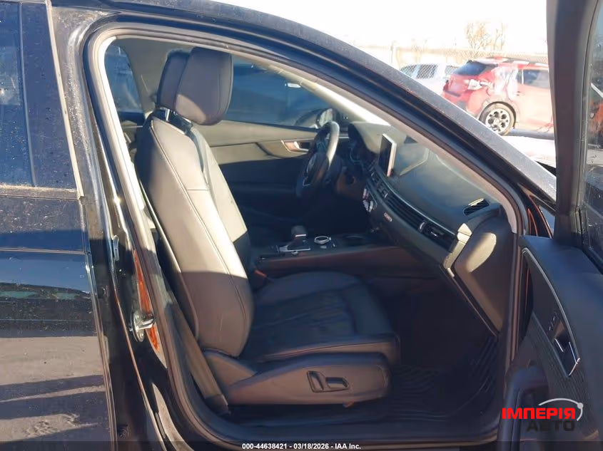 Audi A4 - фото 7