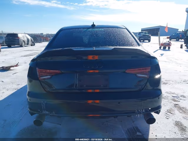 Audi A4 - фото 5