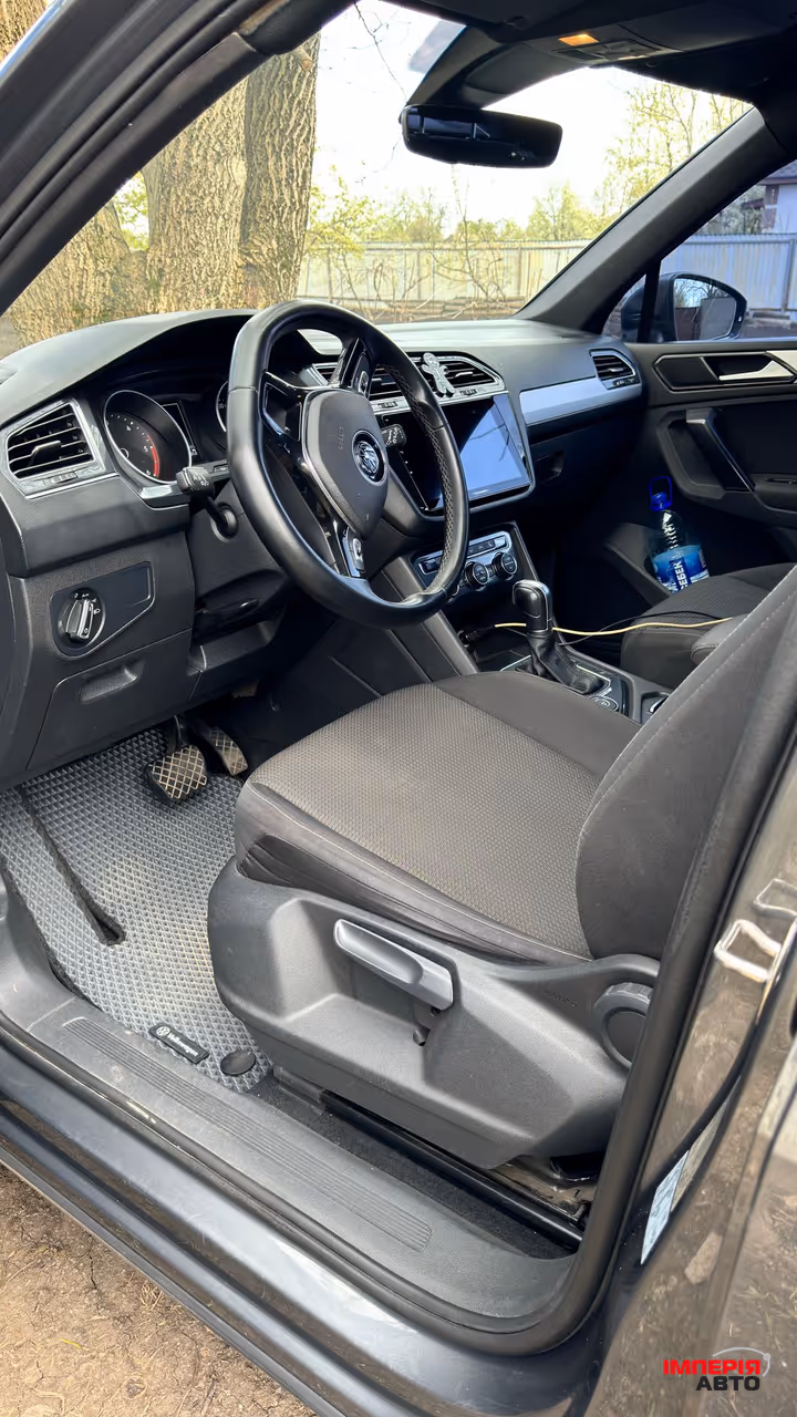 Volkswagen Tiguan - фото 8