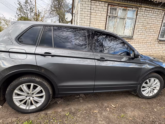Volkswagen Tiguan - фото 4