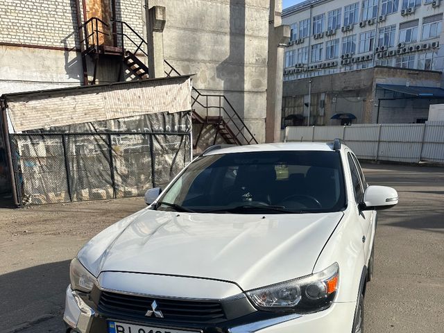 Mitsubishi Outlander Sport - фото 1