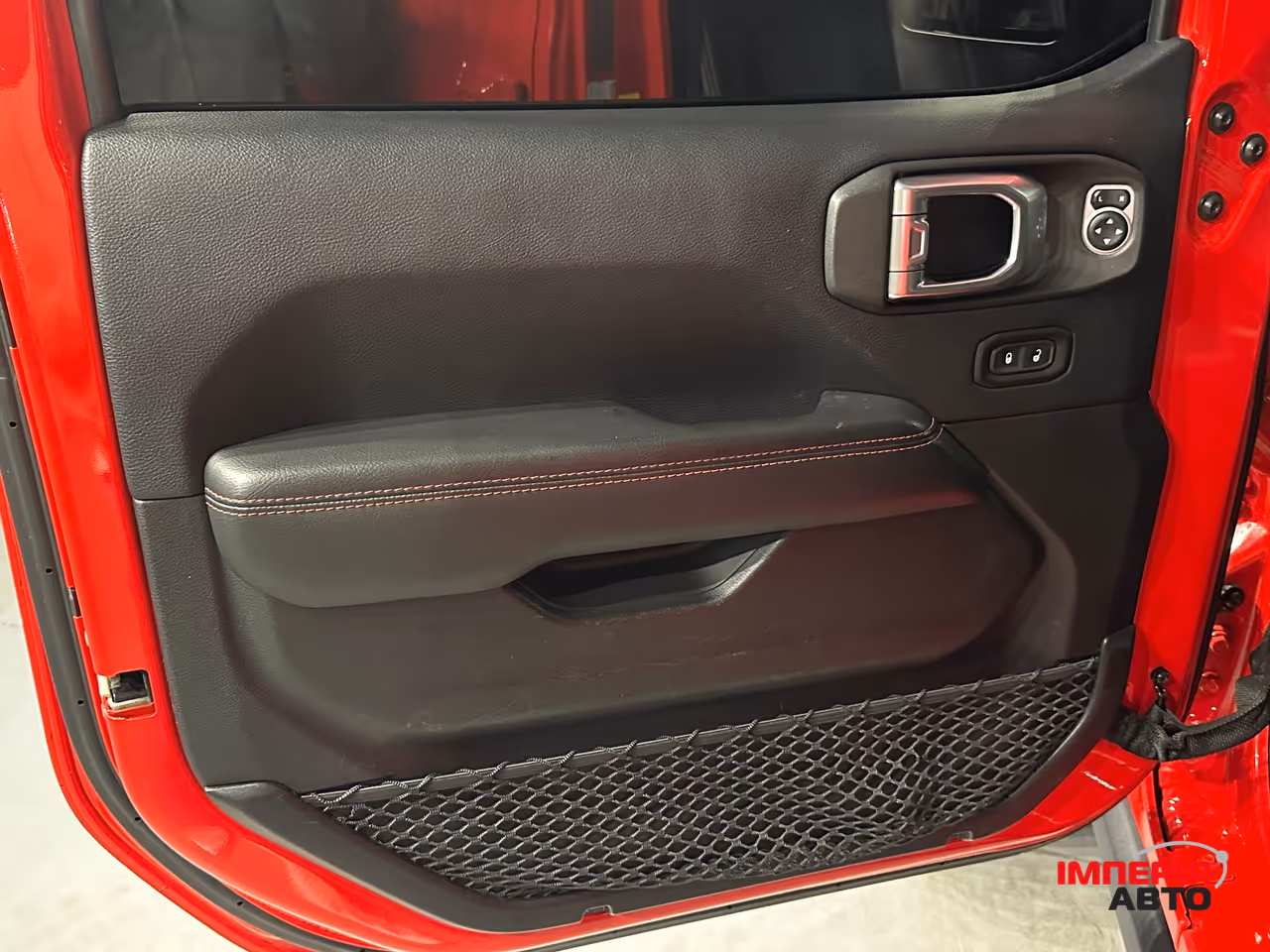 Jeep Wrangler - фото 13