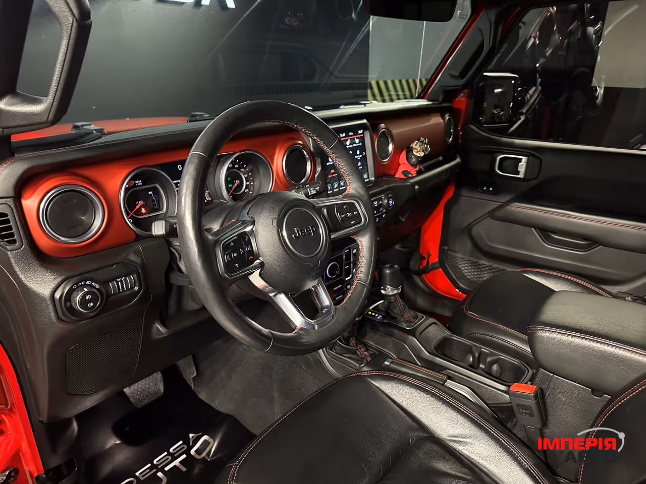 Jeep Wrangler - фото 14