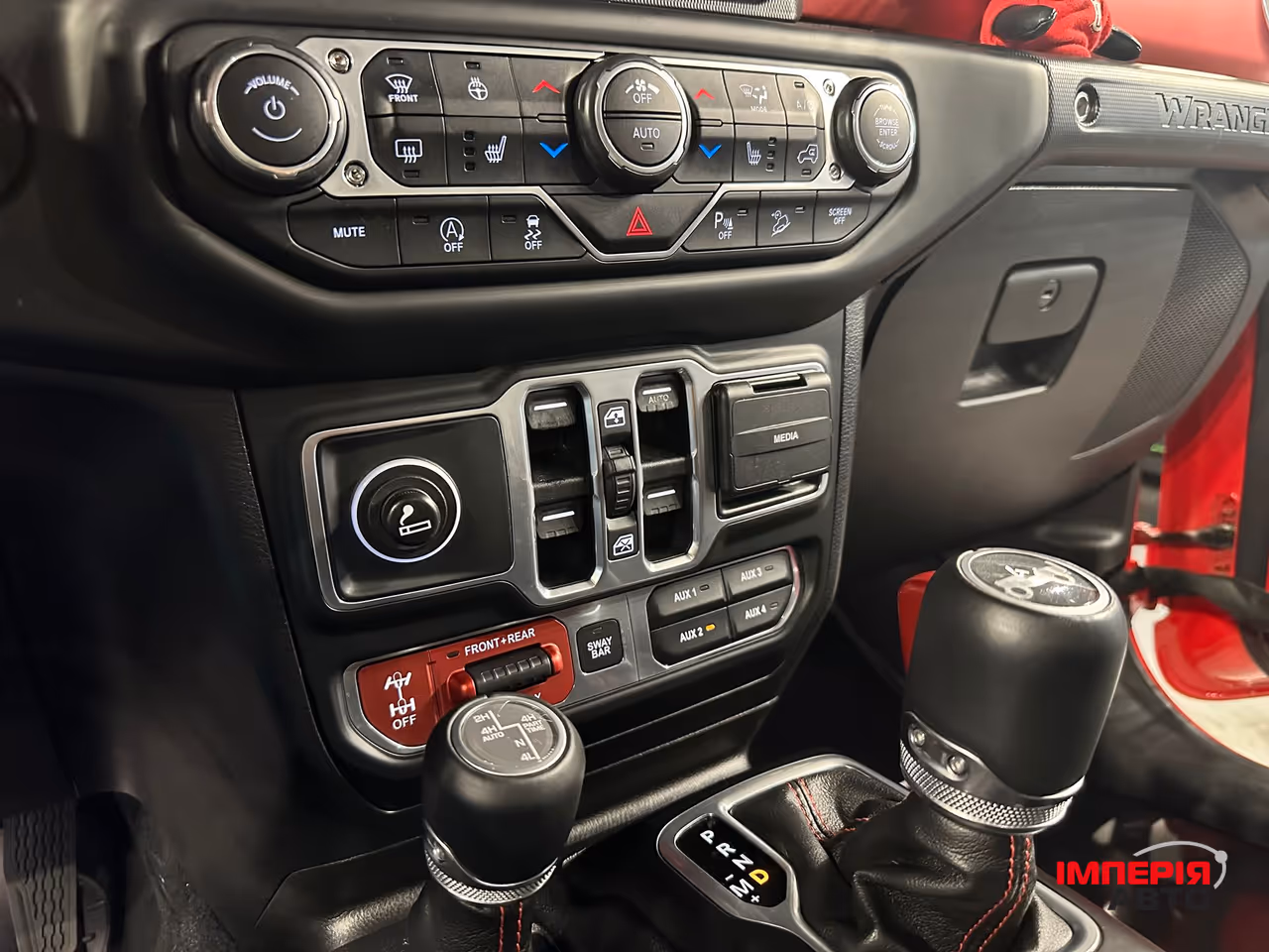 Jeep Wrangler - фото 18