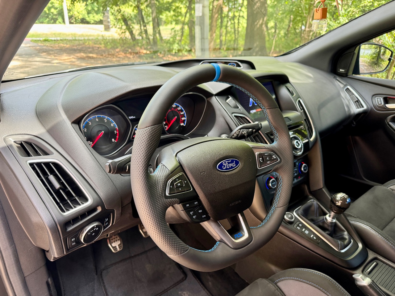 Ford Focus RS - фото 13