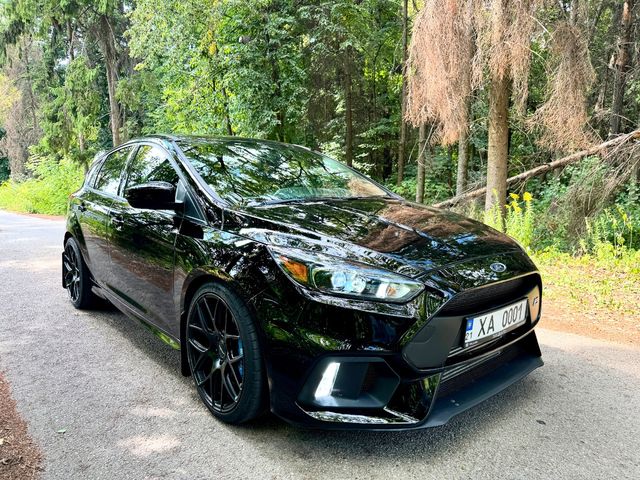 Ford Focus RS - фото 1