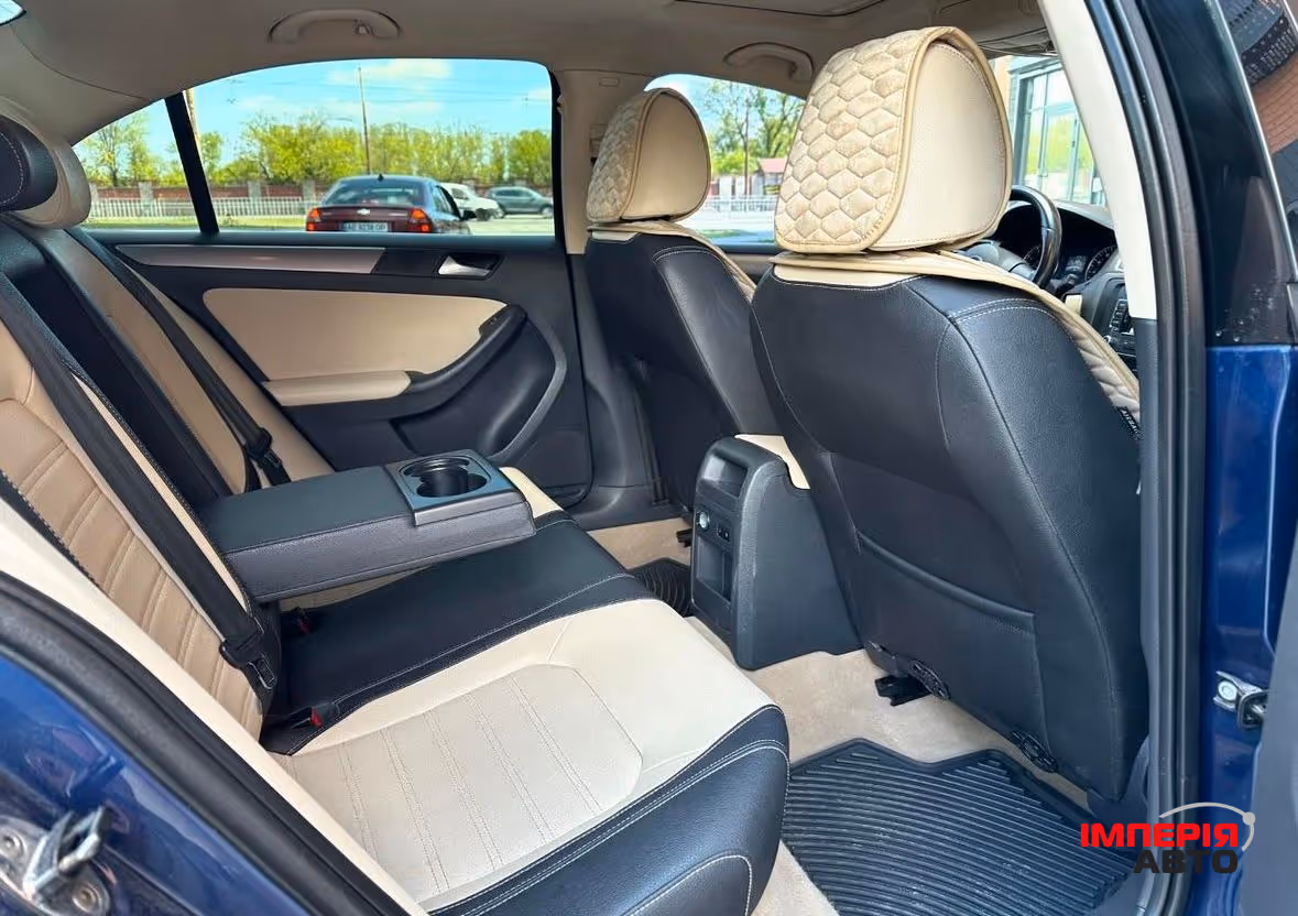 Volkswagen Jetta - фото 4