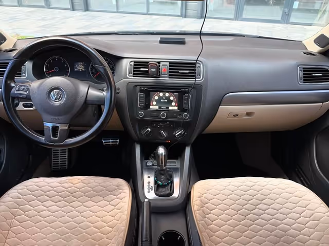 Volkswagen Jetta - фото 3