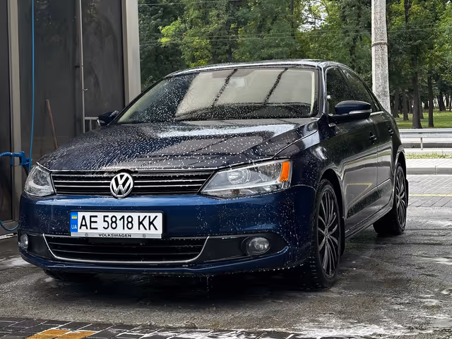 Volkswagen Jetta - фото 1