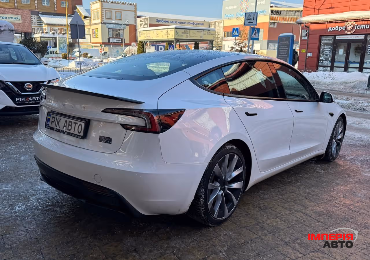 Tesla Model 3 - фото 4