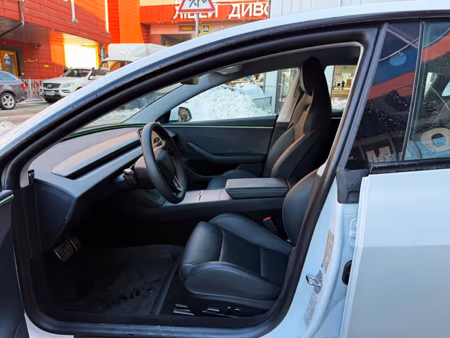 Tesla Model 3 - фото 5