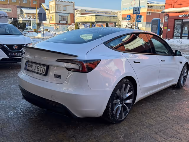 Tesla Model 3 - фото 4
