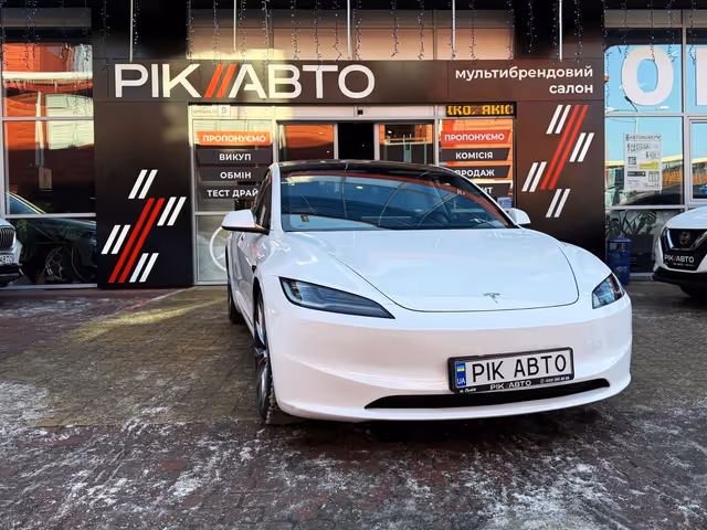 Tesla Model 3 - фото 1