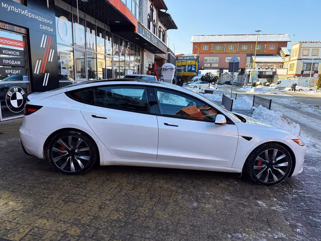 Tesla Model 3 - фото 3