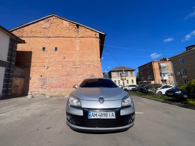 Renault Megane - фото 1