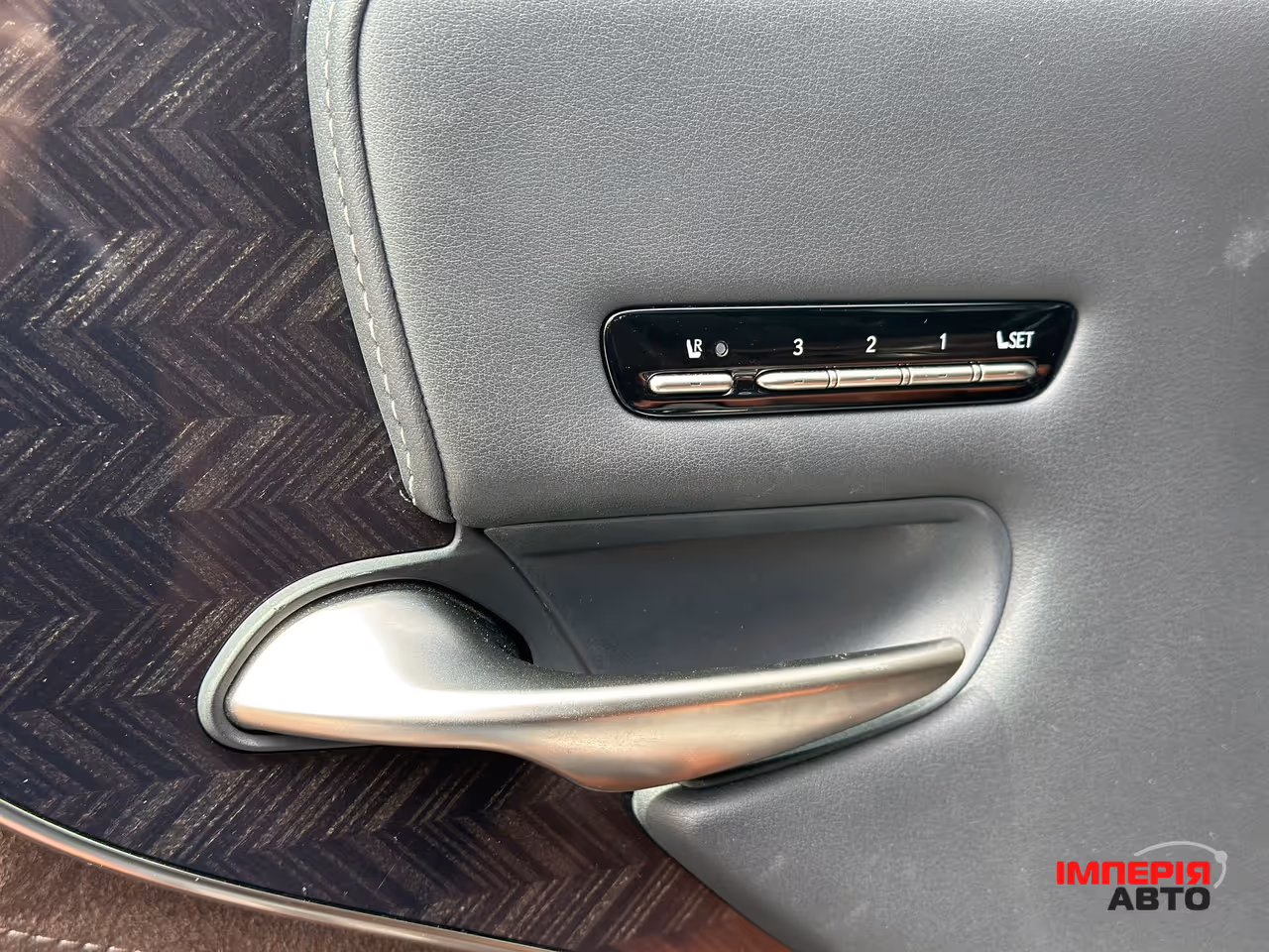 Lexus LS - фото 16
