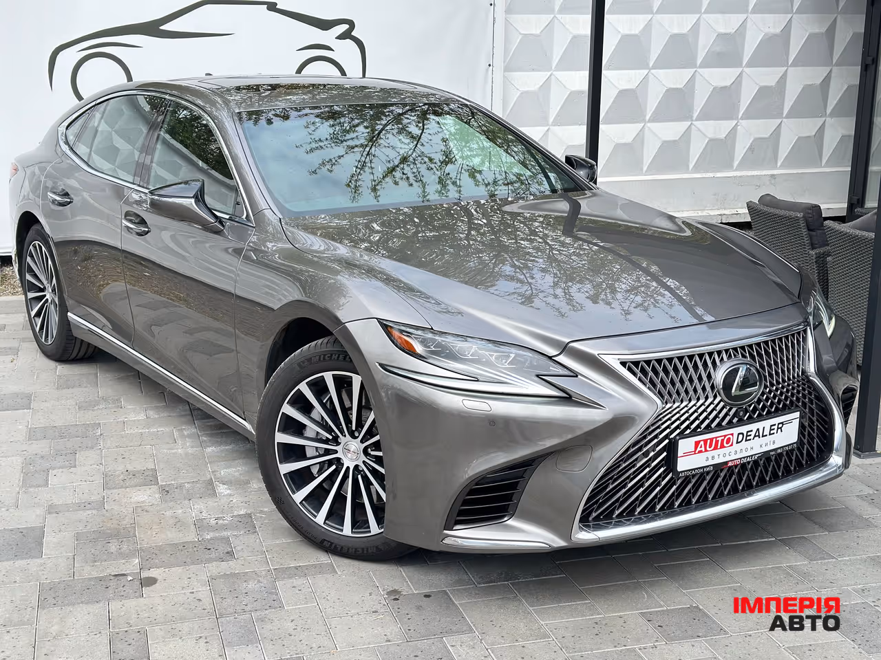 Lexus LS - фото 1
