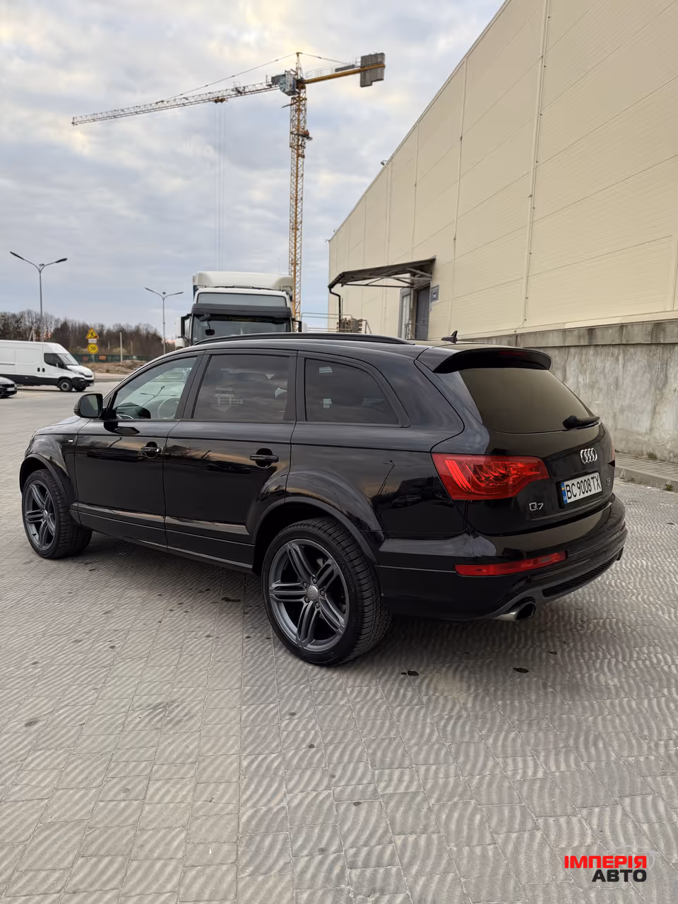 Audi Q7 - фото 16