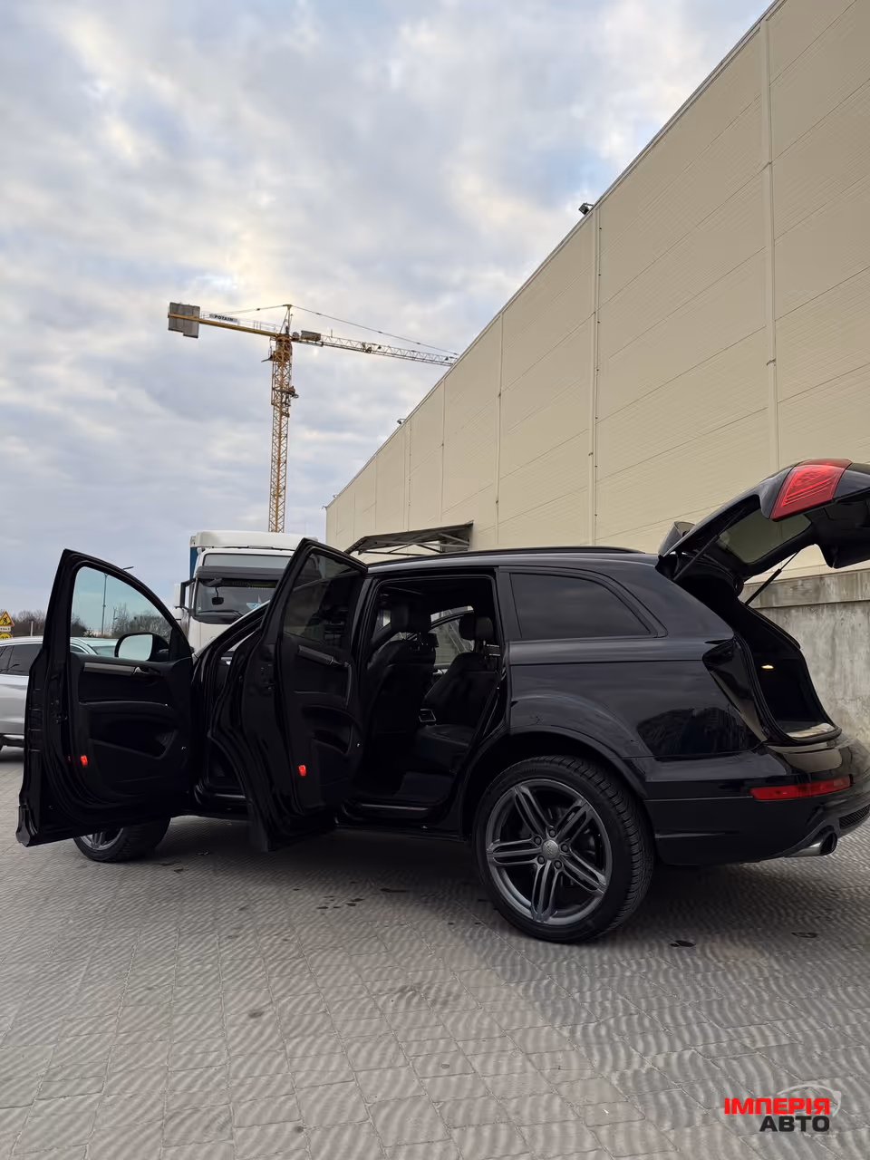 Audi Q7 - фото 25