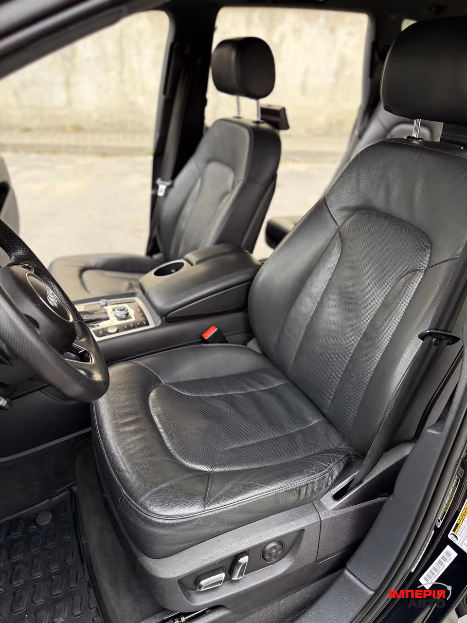 Audi Q7 - фото 28