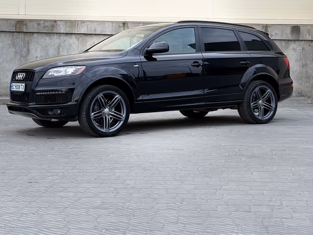 Audi Q7 - фото 1