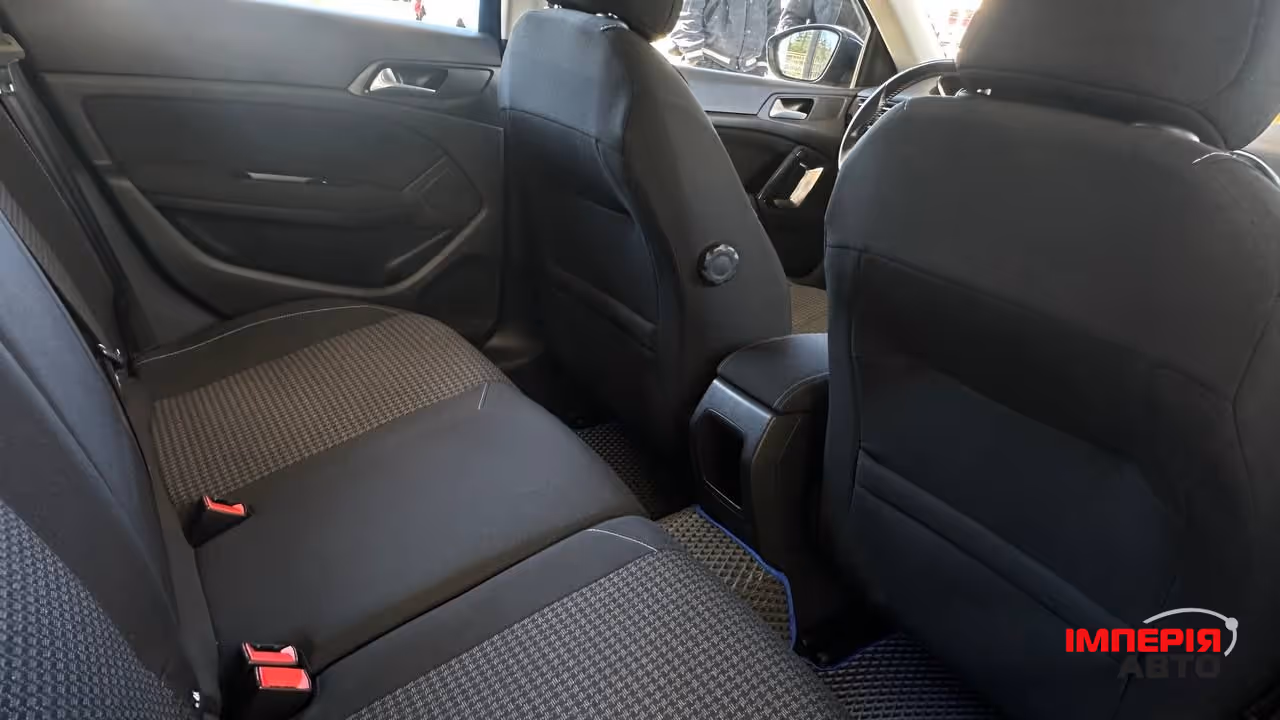 Peugeot 308 - фото 6